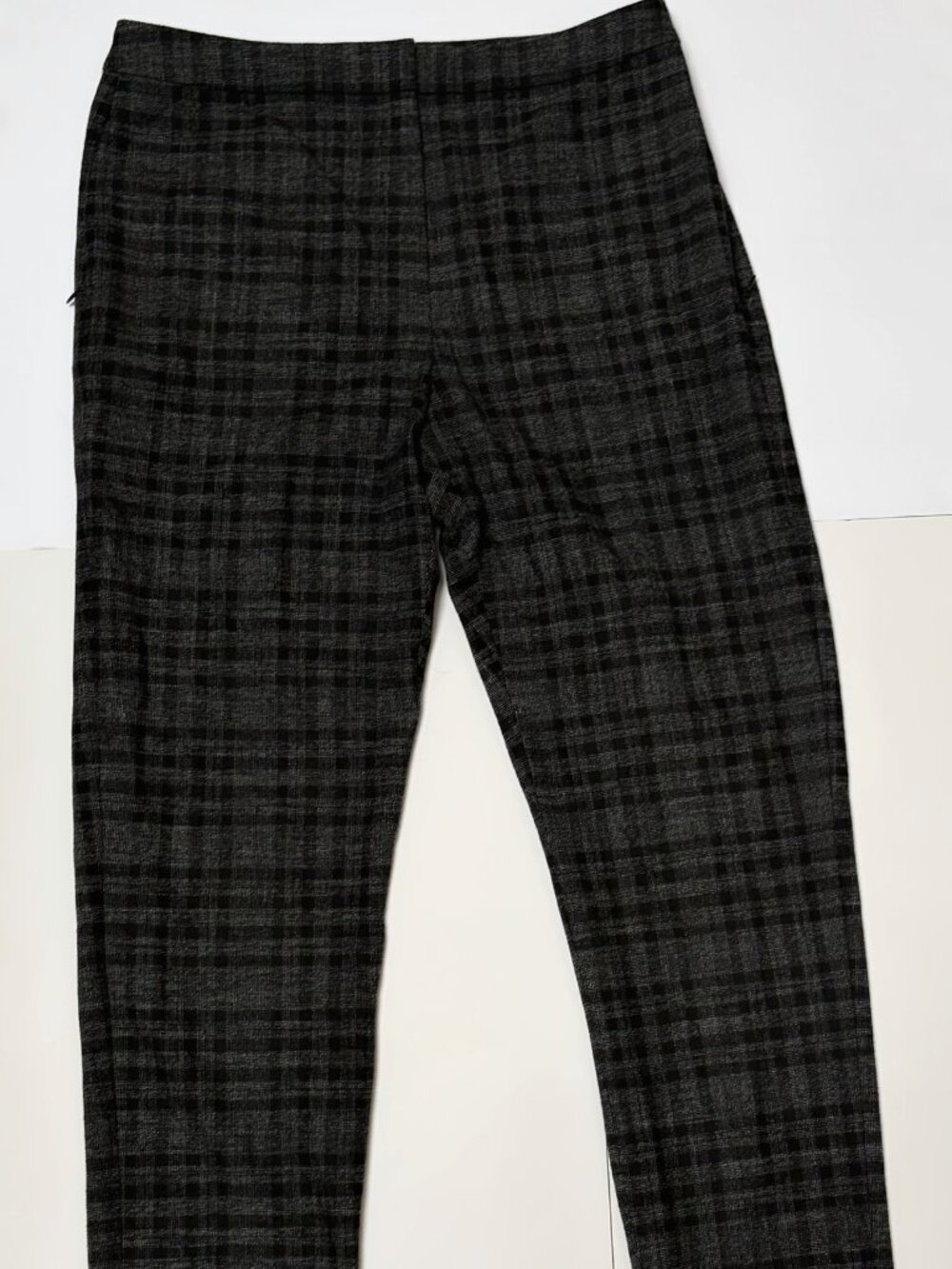 Elie Tahari Grey Black Plaid Pull On Tapered Ankle Pants Size 8